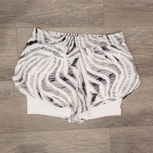 Dsg Black/White Mid Rise Training Shorts Women